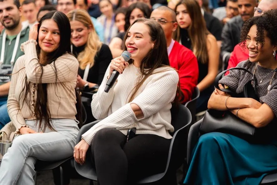 Público asistente durante una sesión en un evento de Arcasiles